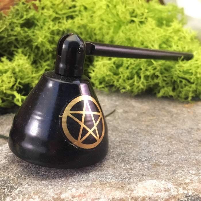 Éteignoir à bougie en fer noir motif pentacle